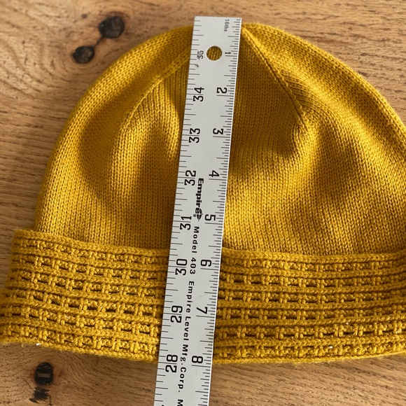 So Soft Maize Beanie Women's One Size Preloved - Picture 3 of 4
